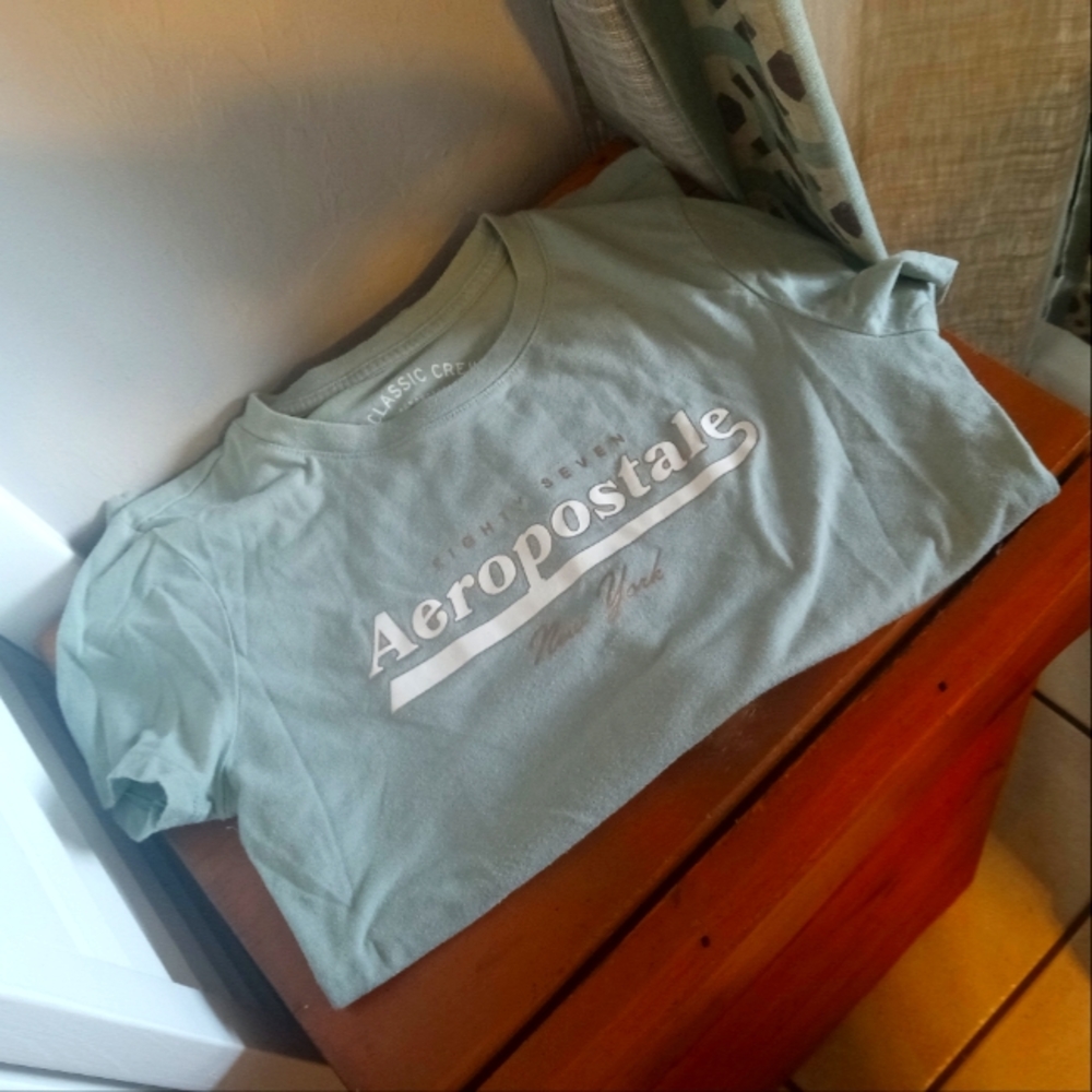 Aeropostale classic crew graphic tee